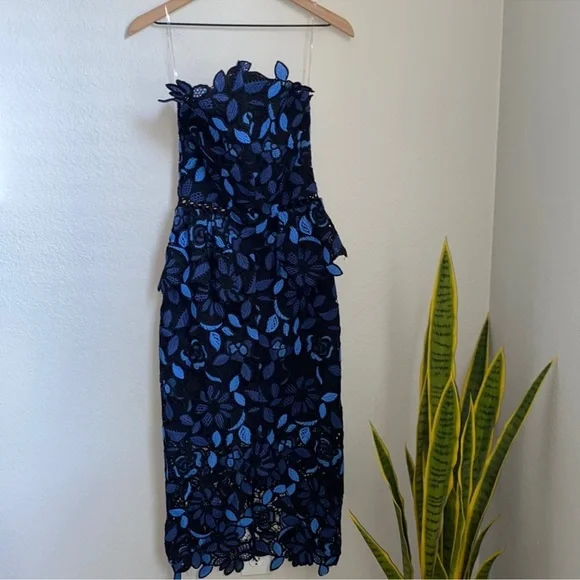 Elliatt Times Dress. #5 best seller on Revolve for lace - Picture 5 of 8